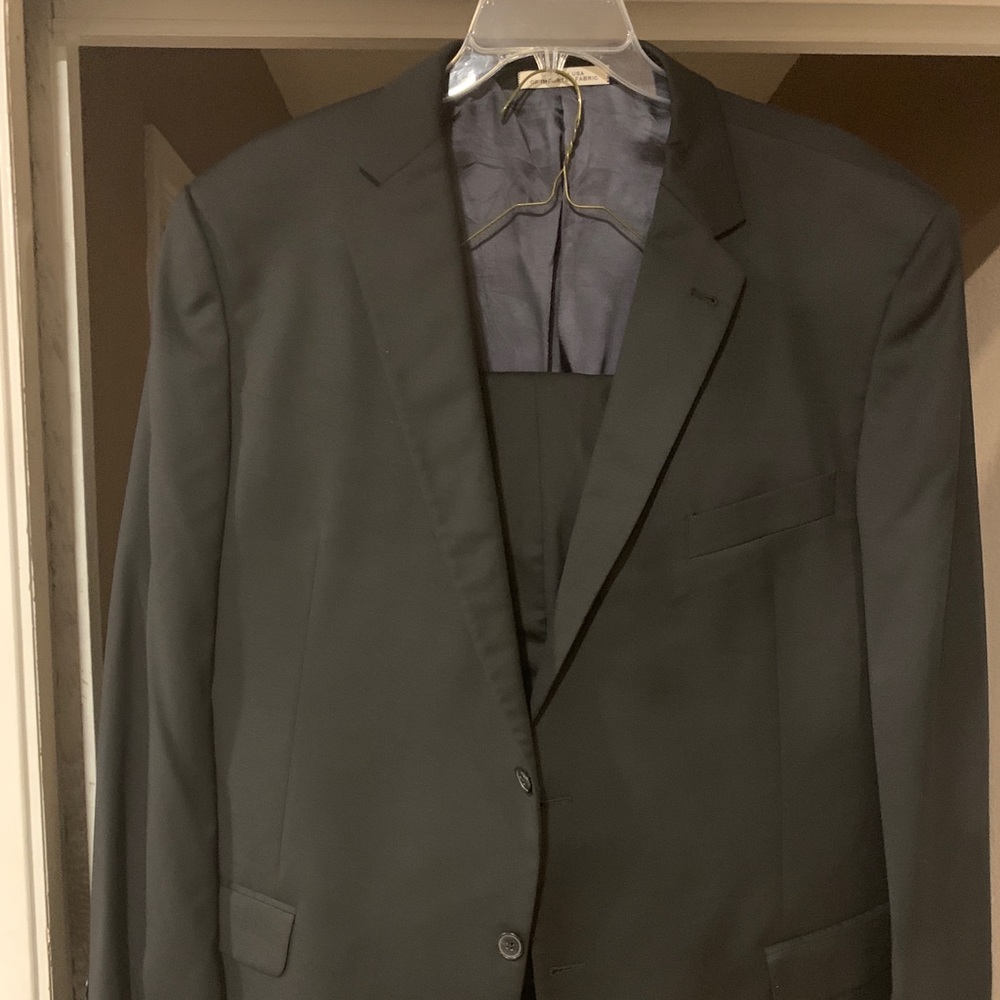 Joseph Abboud #84; Pre-owned, 50L; Excellent cond.